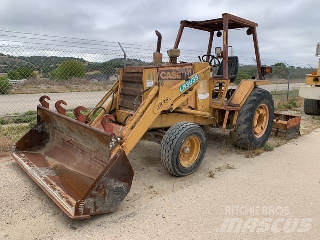 Case IH 480ELL 프론트 로더 및 굴착기