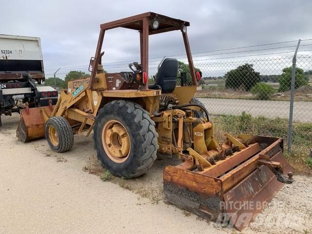 Case IH 480ELL 프론트 로더 및 굴착기