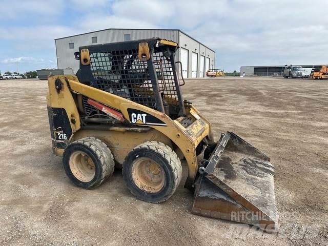 CAT 216  스키드로더