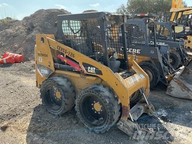 CAT 226B3  스키드로더