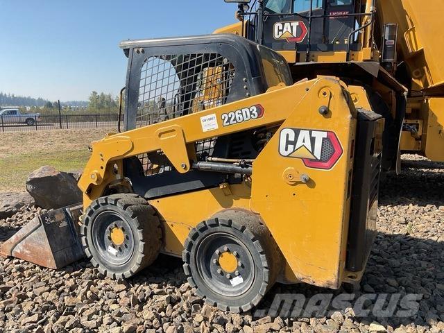 CAT 226D3  스키드로더