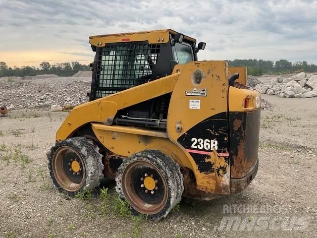 CAT 236B  스키드로더