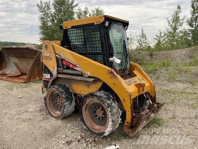 CAT 236B  스키드로더