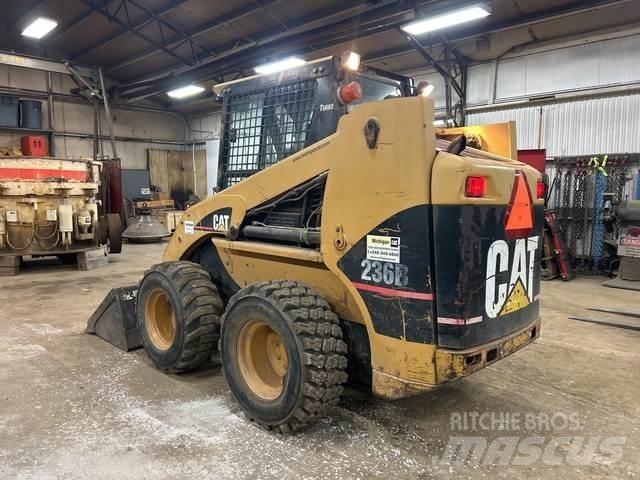 CAT 236B  스키드로더