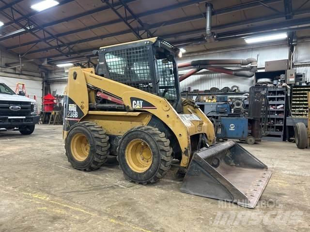 CAT 236B  스키드로더