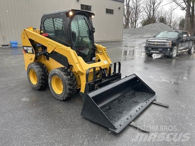 CAT 236D  스키드로더