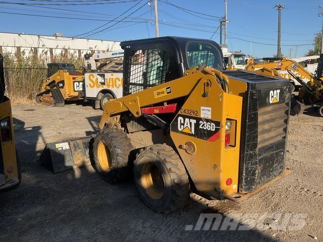CAT 236D  스키드로더