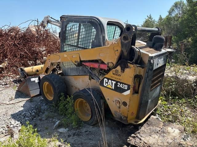 CAT 242D  스키드로더