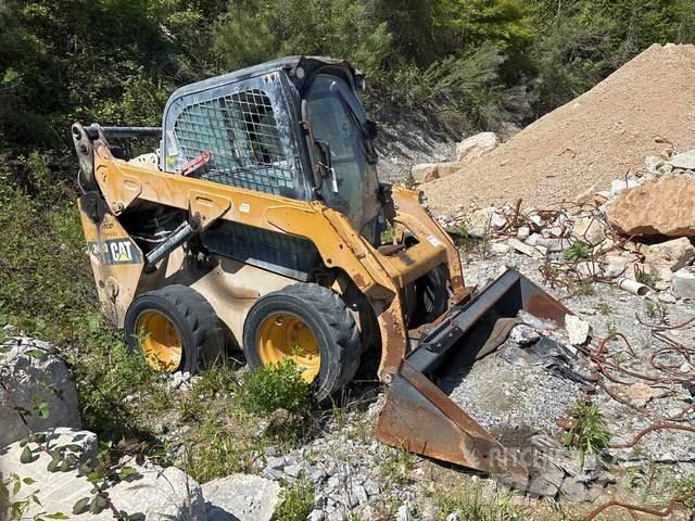 CAT 242D  스키드로더