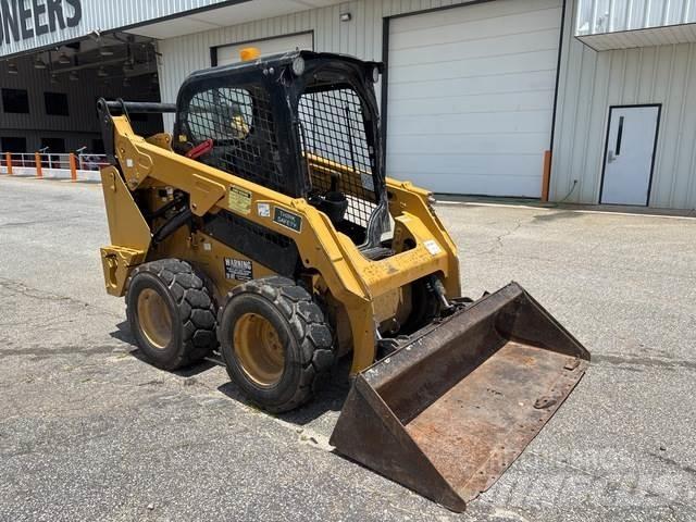 CAT 242D  스키드로더