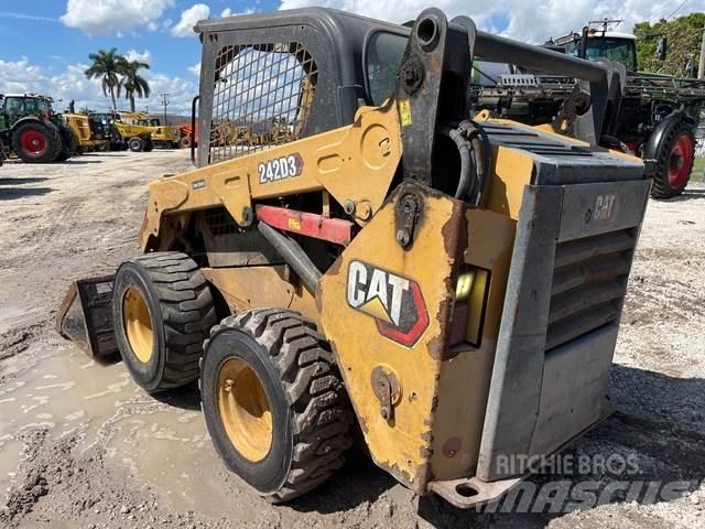 CAT 242D3  스키드로더