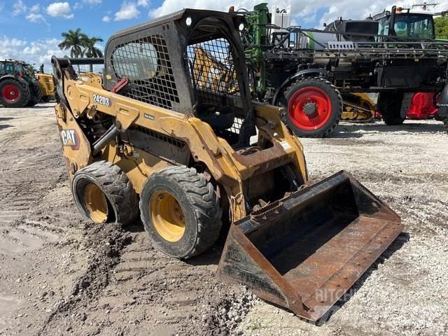 CAT 242D3  스키드로더