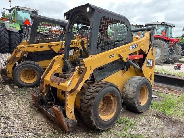 CAT 242D3  스키드로더