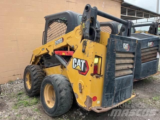 CAT 242D3  스키드로더