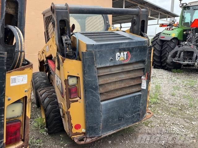 CAT 242D3  스키드로더
