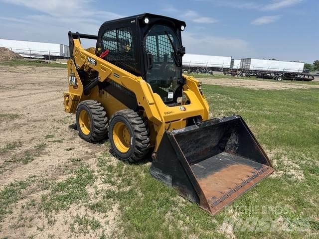CAT 242D3  스키드로더
