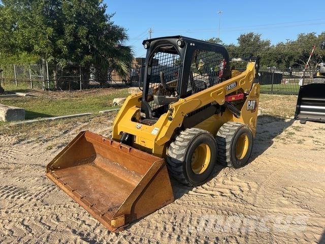 CAT 242D3  스키드로더