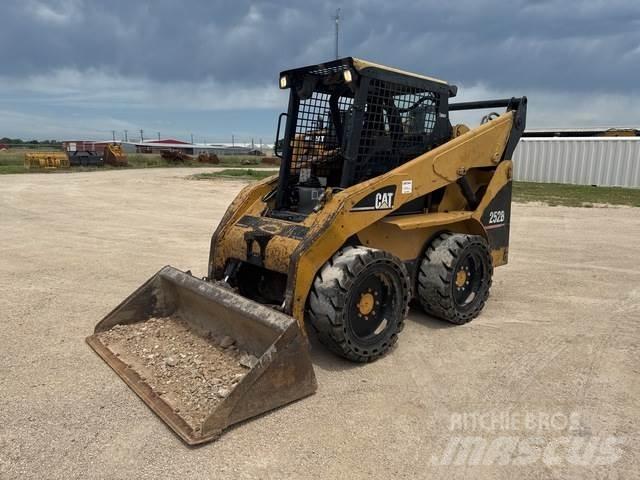 CAT 252B  스키드로더
