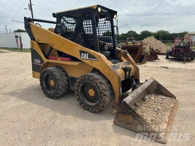 CAT 252B  스키드로더