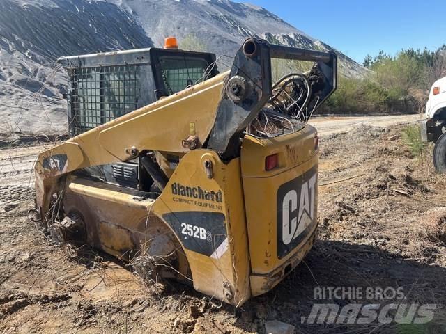 CAT 252B3  스키드로더