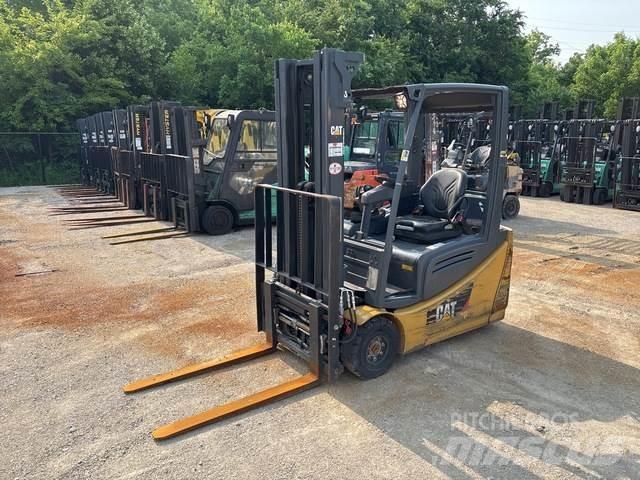 CAT 2ET3000 전동 지게차