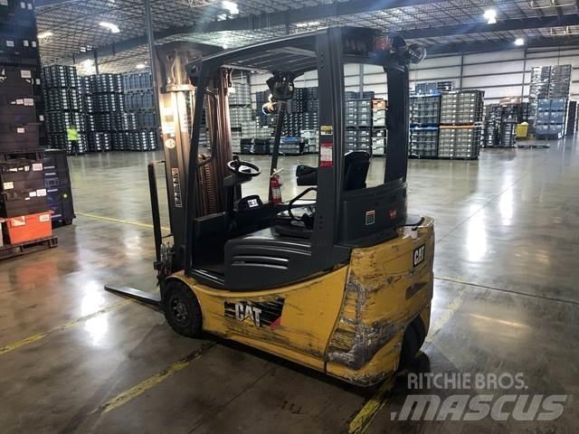 CAT 2ET3000 전동 지게차