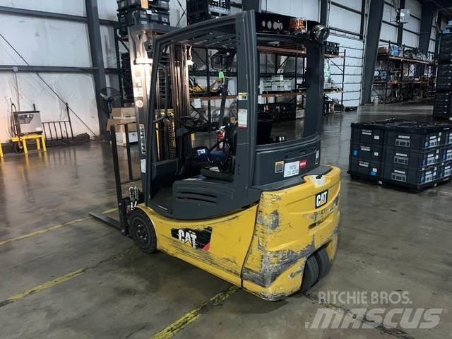 CAT 2ET3000 전동 지게차
