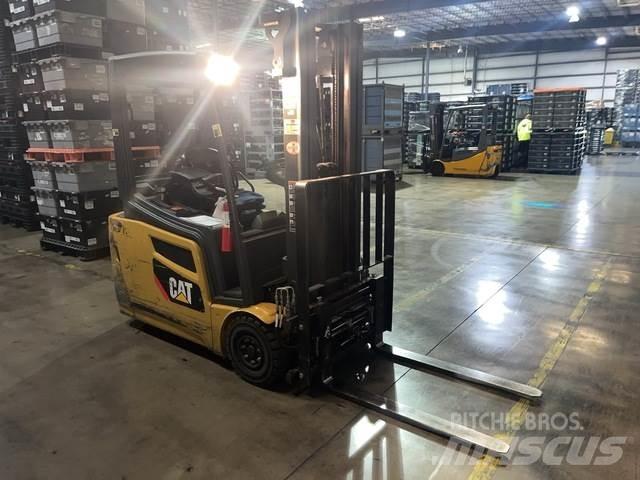 CAT 2ET3000 전동 지게차