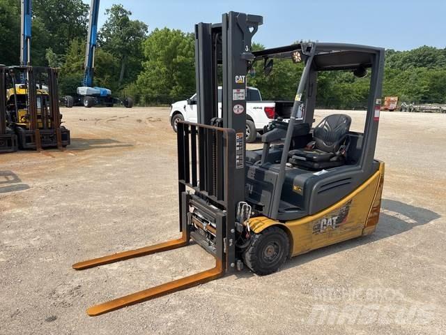 CAT 2ET3000 전동 지게차