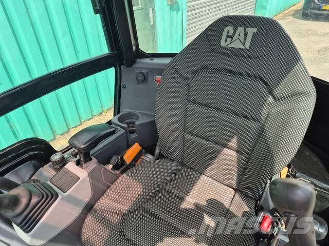 CAT 301.8 소형 굴삭기 7톤 미만