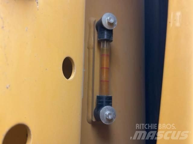 CAT 320 대형 굴삭기 29톤 이상