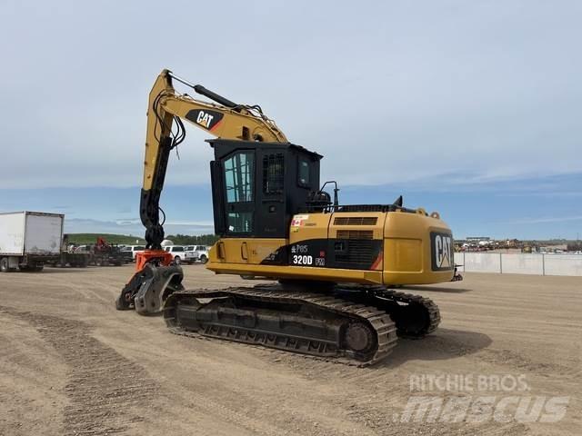 CAT 320DFM 목재 쪼개기 및 절단기