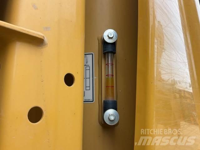 CAT 326 GC 대형 굴삭기 29톤 이상