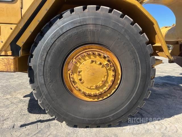 CAT 621G 스크레이퍼