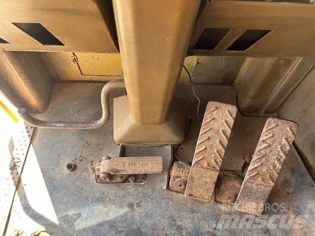 CAT 633E 스크레이퍼