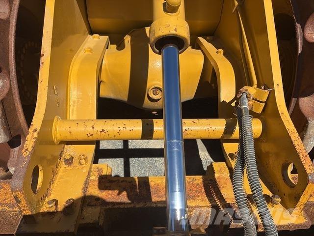 CAT 825H 토양 다짐기