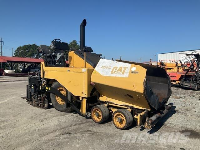CAT AP-600D 아스팔트 포장장비
