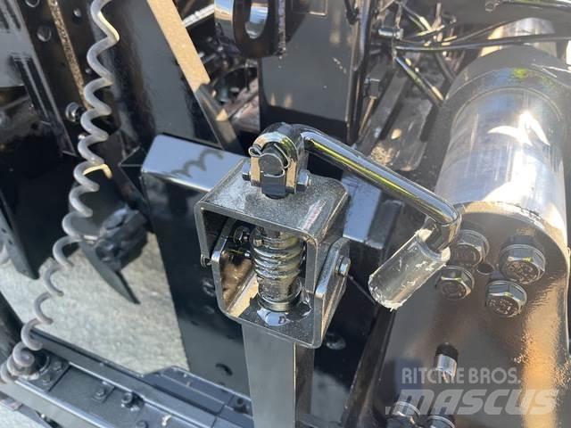 CAT AP1055F 아스팔트 포장장비