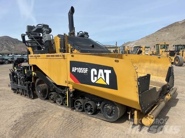 CAT AP1055F 아스팔트 포장장비