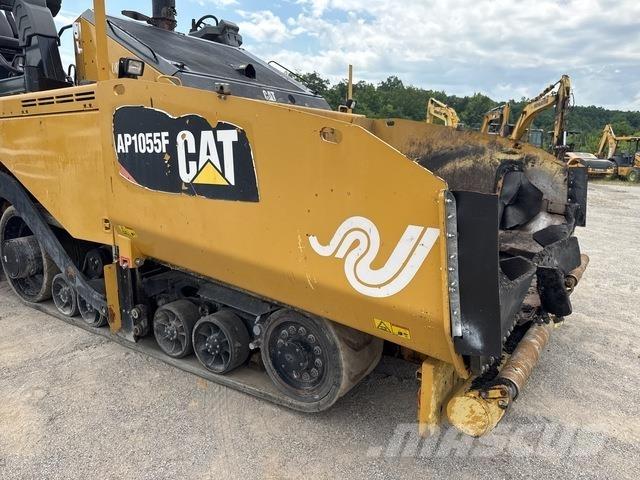 CAT AP1055F 아스팔트 포장장비