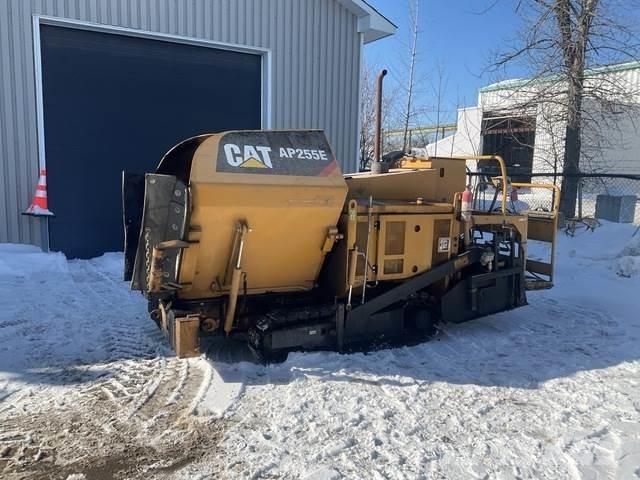 CAT AP255E 아스팔트 포장장비