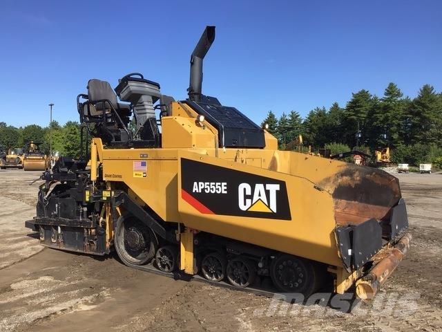 CAT AP555E 아스팔트 포장장비