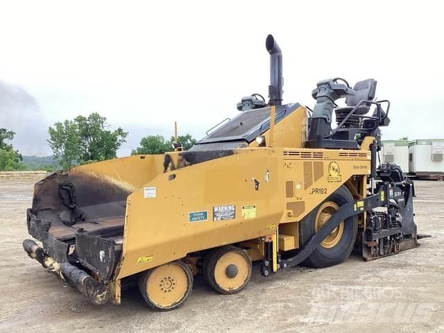 CAT AP600F 아스팔트 포장장비