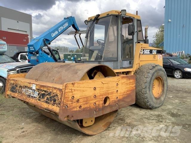 CAT CS-583C 싱글 드럼 롤러