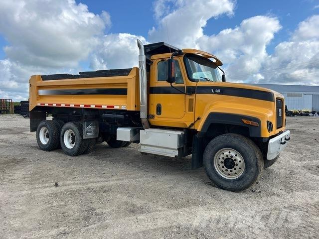 CAT CT681SG 덤프 트럭