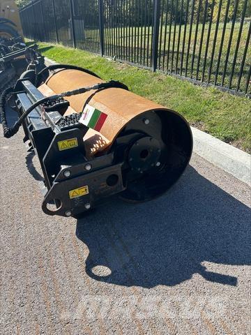 CAT CV119 견인 진동 롤러