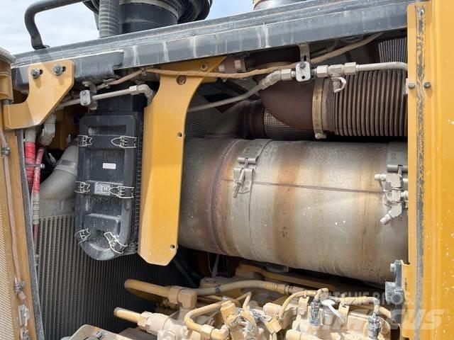 CAT D8T 크롤러 도저