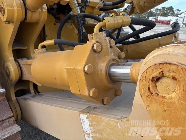 CAT D8T 크롤러 도저