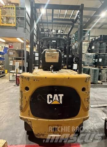 CAT E8000 전동 지게차