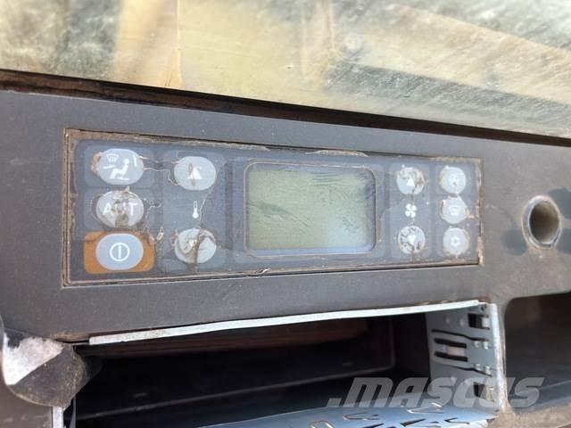 CAT MD5150C 도로 굴착기